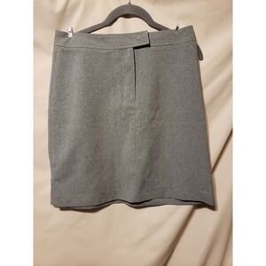 Gray size 4 New York & Company skirt. 19".
